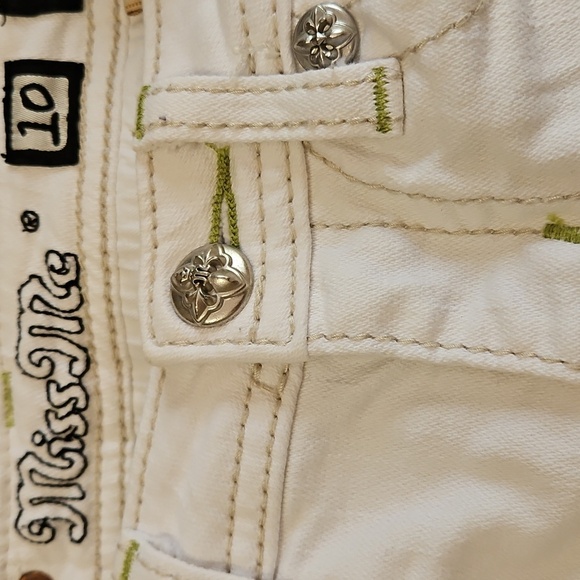 Miss Me Girl’s White Floral Embellished Denim Cut Off Shorts Size 10 - Picture 5 of 7